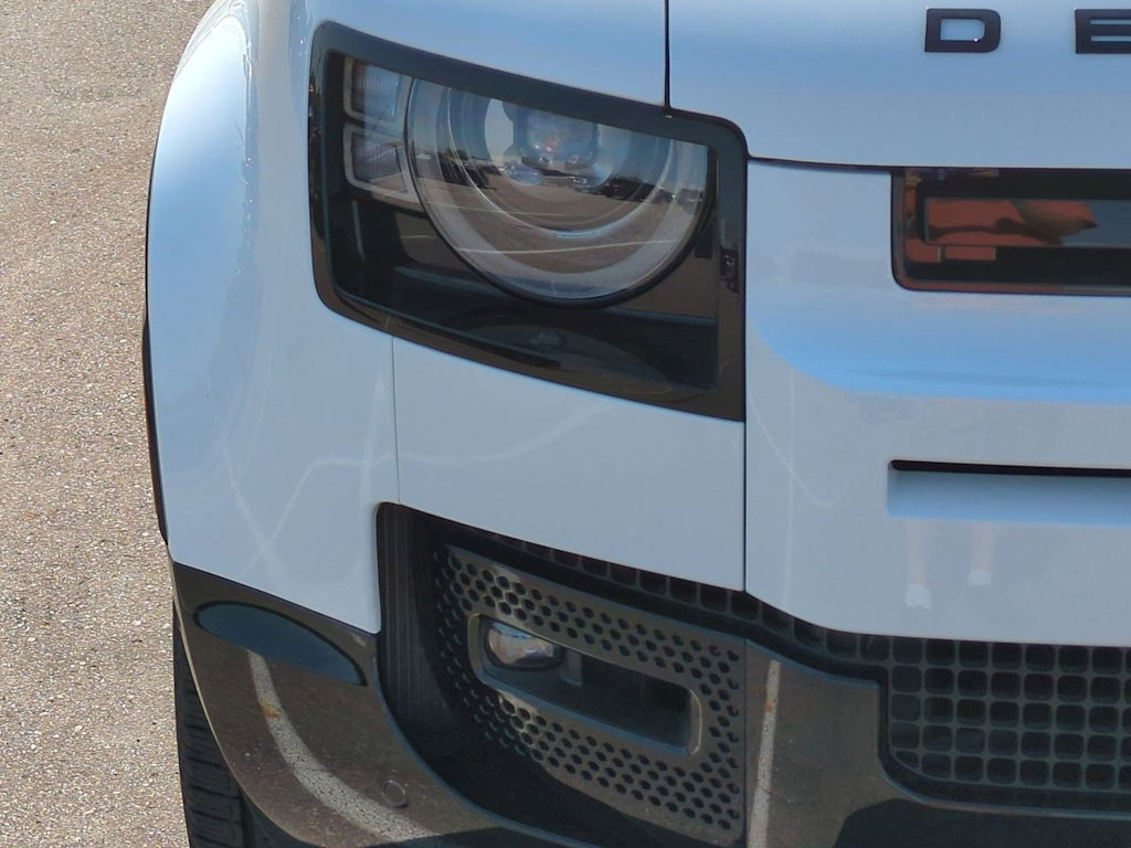 Thumbnail: 2025 Land Rover Defender - 5