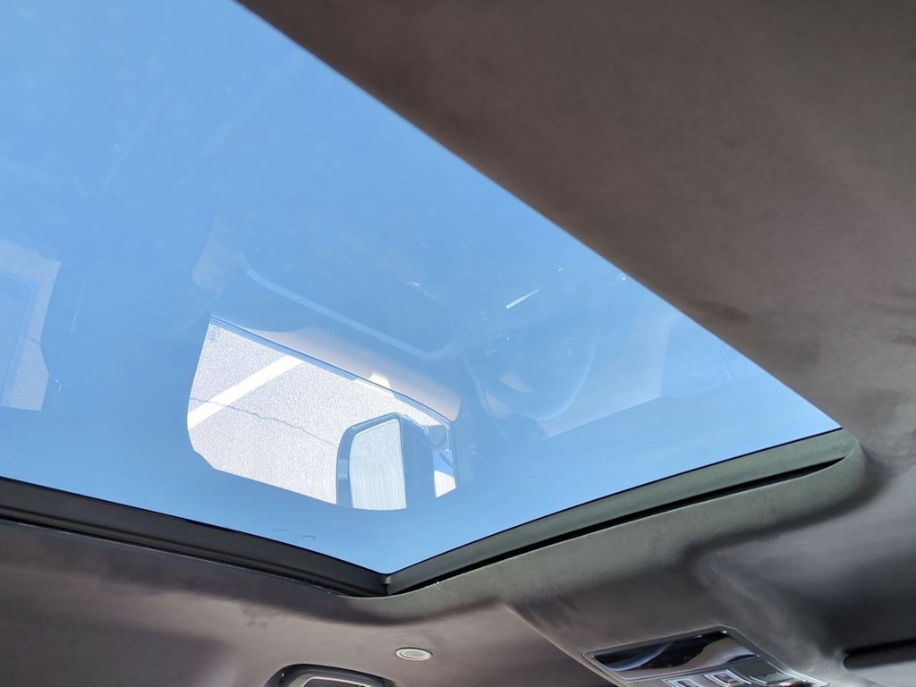 Thumbnail: 2025 Land Rover Defender - 30