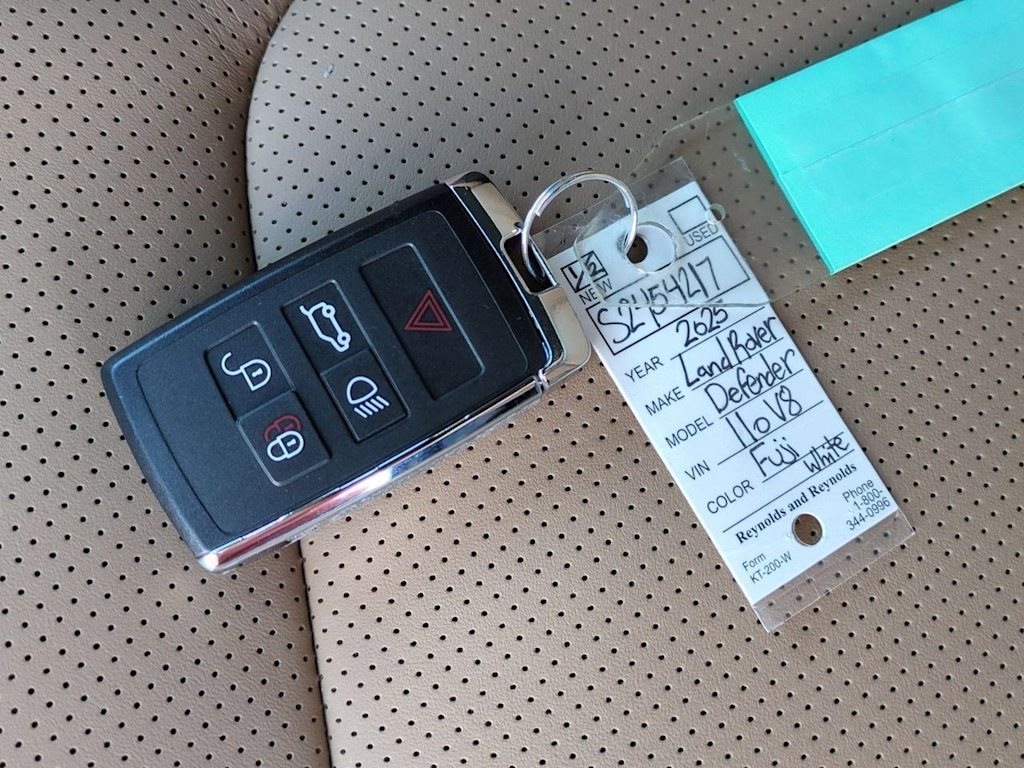 Thumbnail: 2025 Land Rover Defender - 17