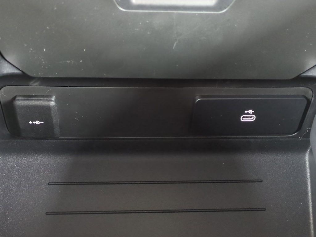 Thumbnail: 2025 Land Rover Defender - 36