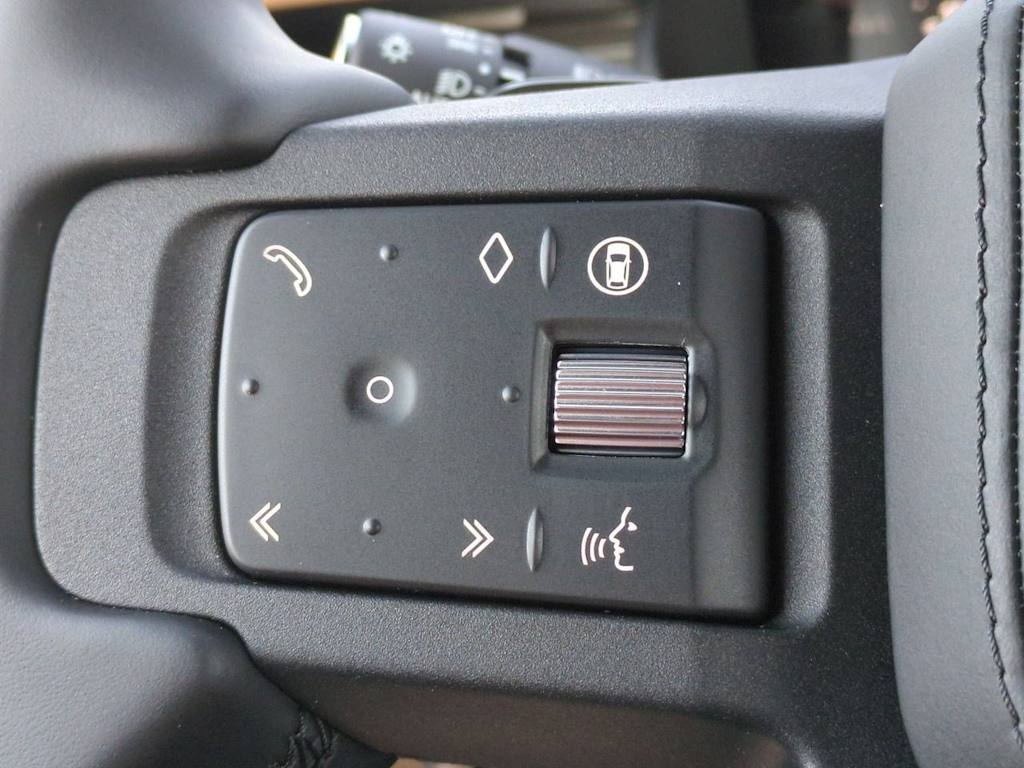 Thumbnail: 2025 Land Rover Defender - 31