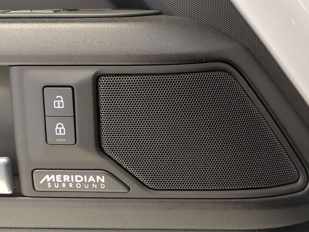 2025 Land Rover Defender 110 35