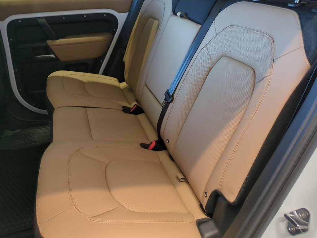 2025 Land Rover Defender 110 12
