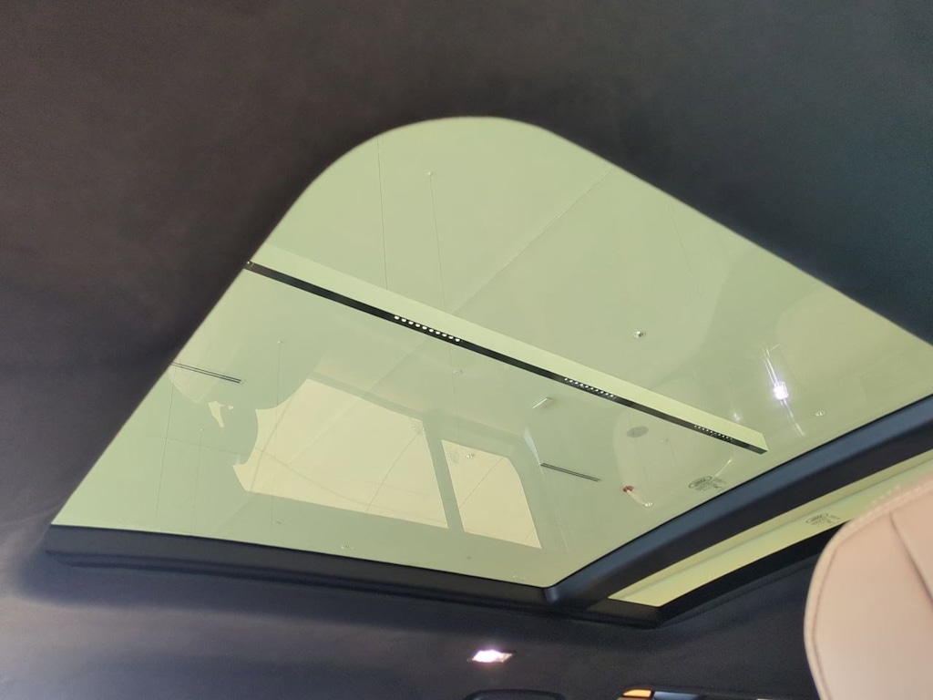 2025 Land Rover Defender 110 26