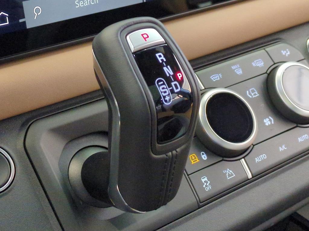 2025 Land Rover Defender 110 37