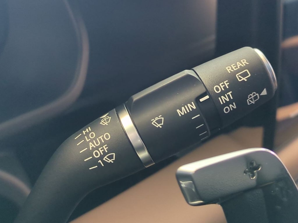 2025 Land Rover Defender 110 32