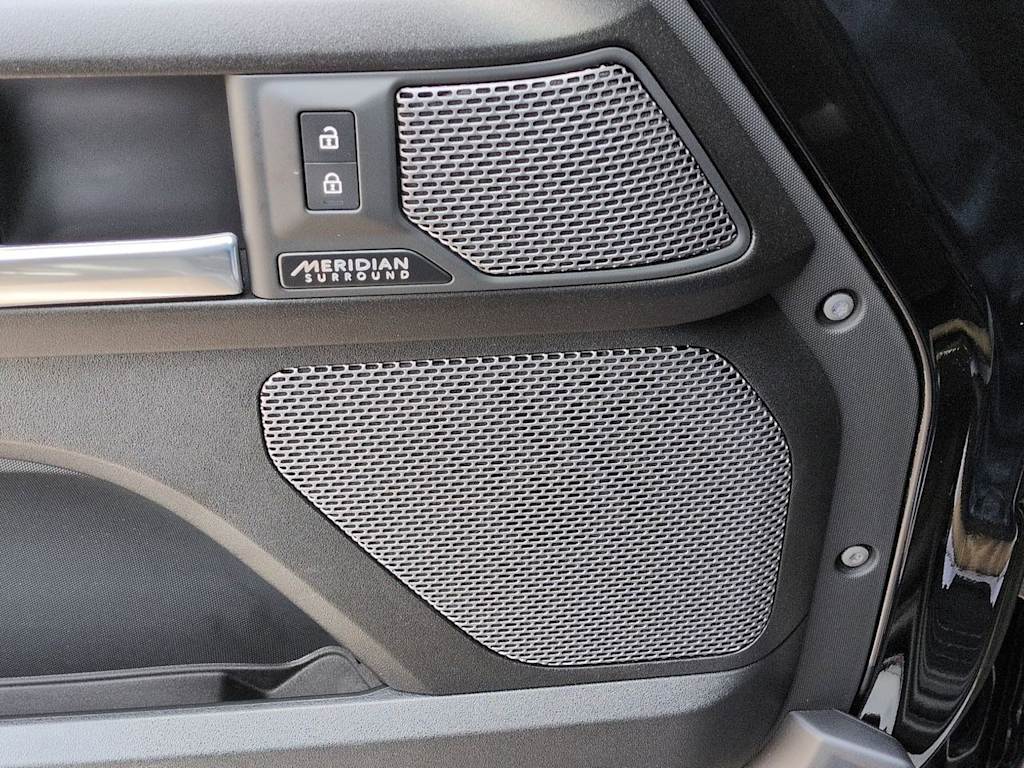 Thumbnail: 2023 Land Rover Defender - 37