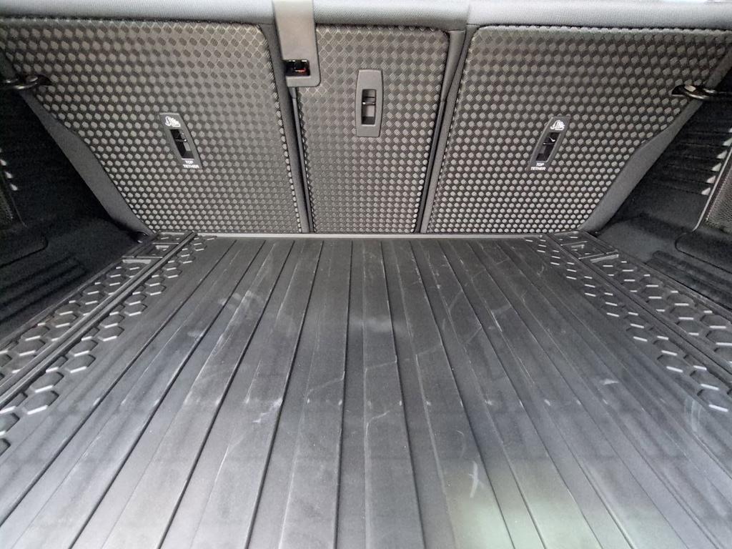 Thumbnail: 2026 Land Rover Defender - 17