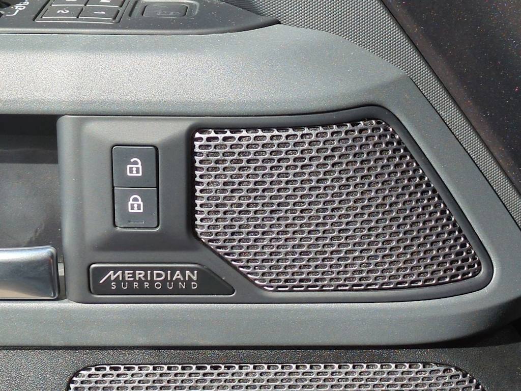 Thumbnail: 2023 Land Rover Defender - 34