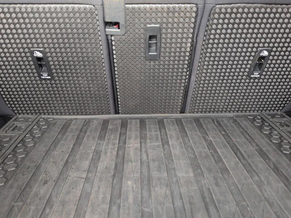 Thumbnail: 2020 Land Rover Defender - 38