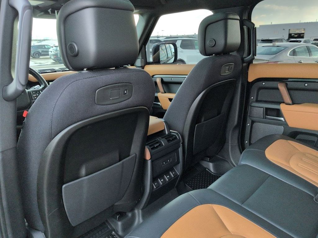 Thumbnail: 2020 Land Rover Defender - 11