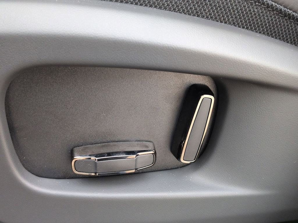 Thumbnail: 2026 Land Rover Defender - 25