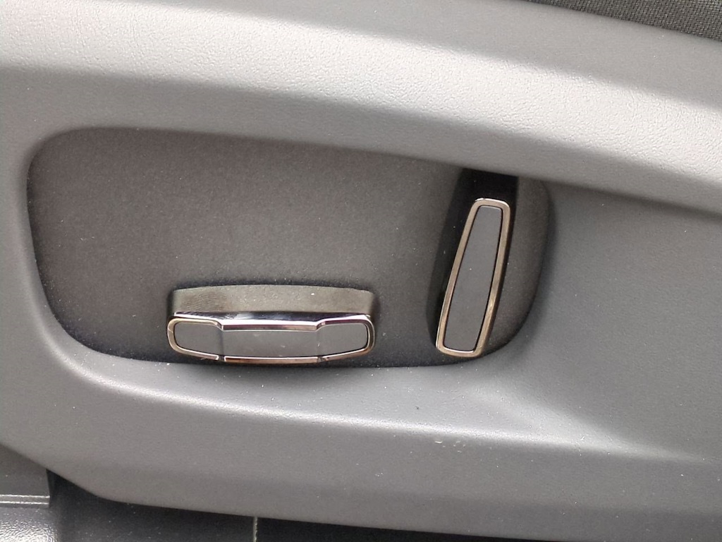 Thumbnail: 2026 Land Rover Defender - 26