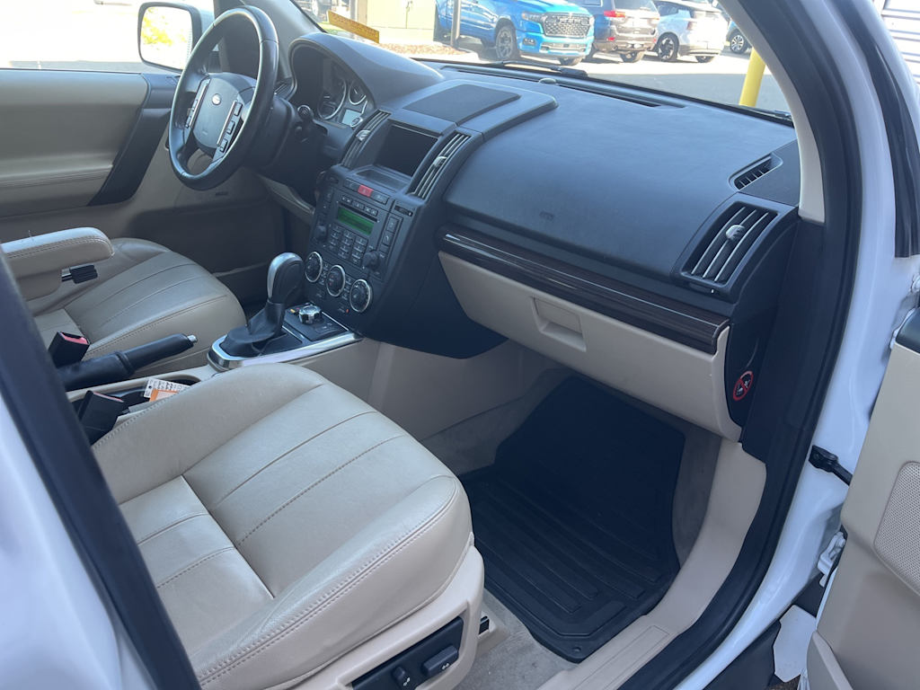 Thumbnail: 2012 Land Rover LR2 - 7