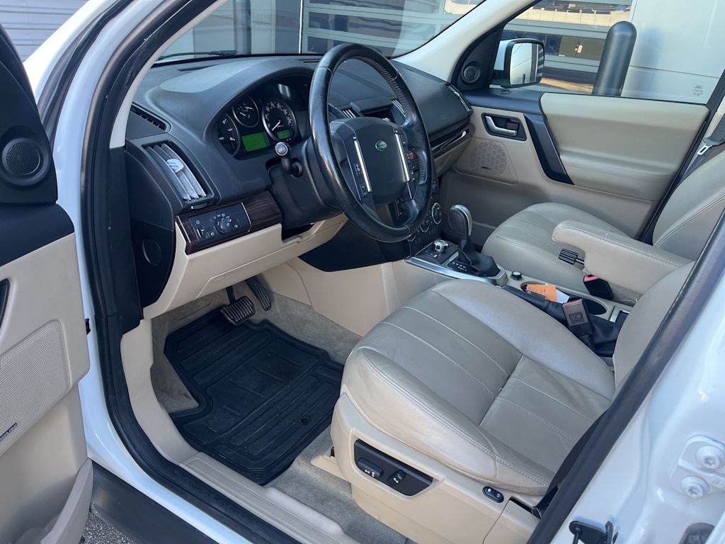 Thumbnail: 2012 Land Rover LR2 - 8