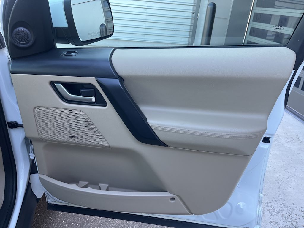 Thumbnail: 2012 Land Rover LR2 - 20