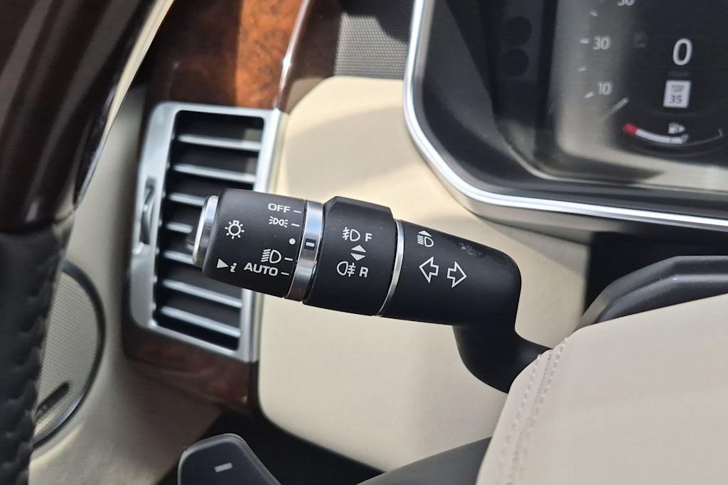 Thumbnail: 2021 Land Rover Range Rover - 32
