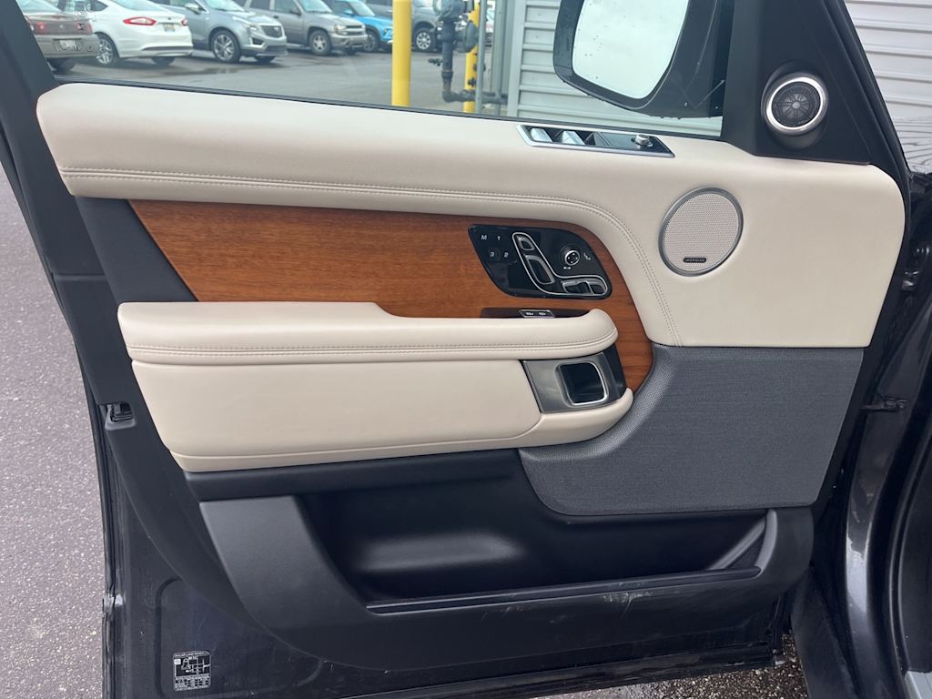 Thumbnail: 2022 Land Rover Range Rover - 27