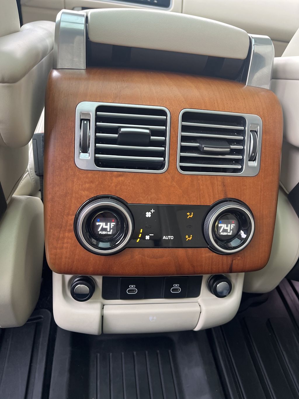 Thumbnail: 2022 Land Rover Range Rover - 26