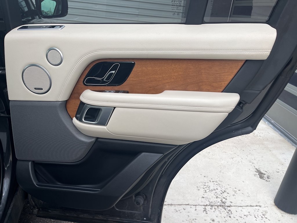 Thumbnail: 2022 Land Rover Range Rover - 23