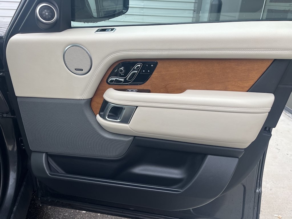 Thumbnail: 2022 Land Rover Range Rover - 22