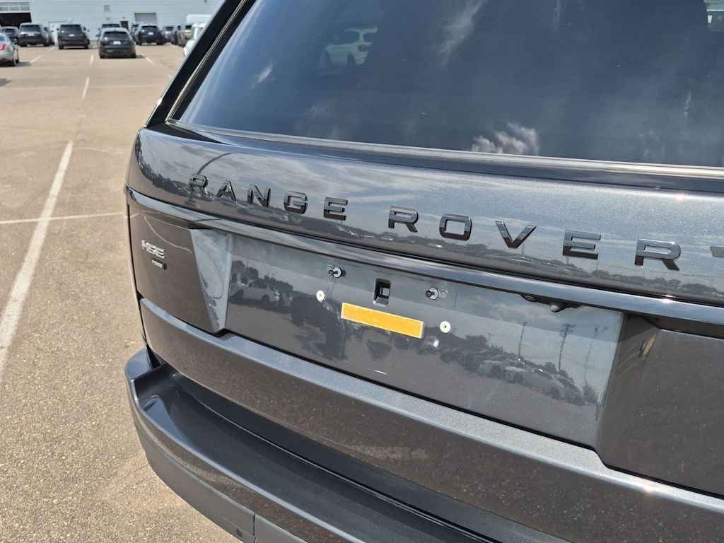 Thumbnail: 2022 Land Rover Range Rover - 24