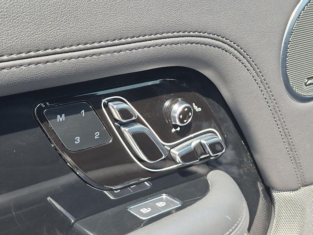 Thumbnail: 2022 Land Rover Range Rover - 25
