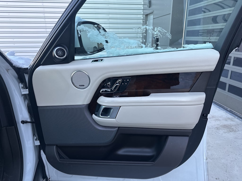 Thumbnail: 2019 Land Rover Range Rover - 20