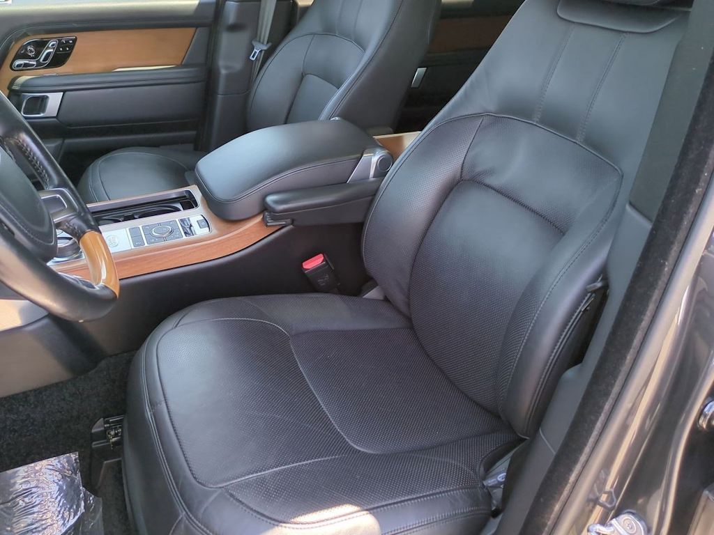Thumbnail: 2019 Land Rover Range Rover - 10
