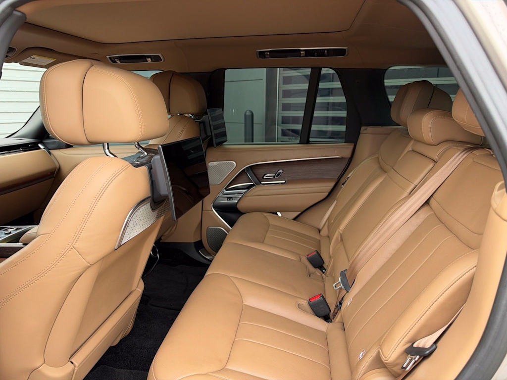 Thumbnail: 2023 Land Rover Range Rover - 8