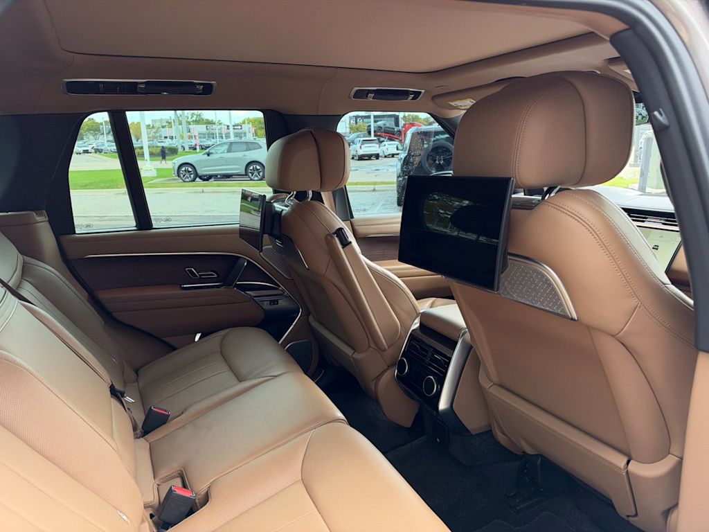 Thumbnail: 2023 Land Rover Range Rover - 13