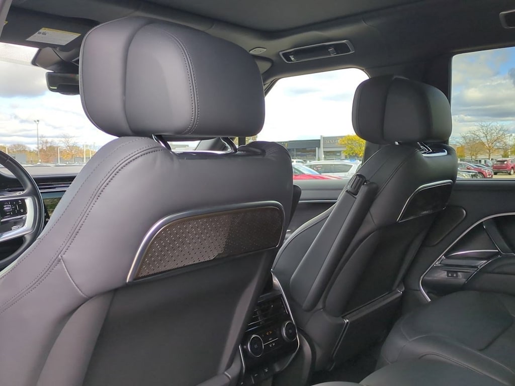 Thumbnail: 2023 Land Rover Range Rover - 11