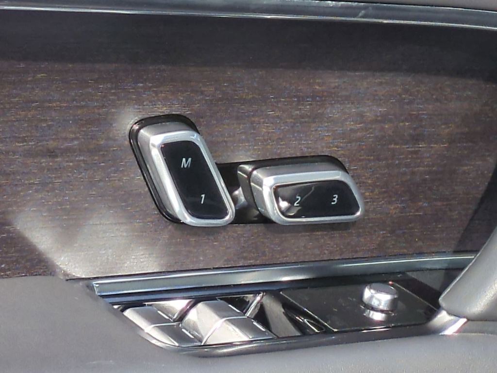 Thumbnail: 2023 Land Rover Range Rover - 25