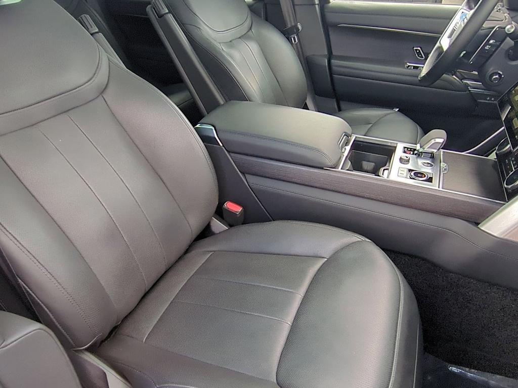 Thumbnail: 2023 Land Rover Range Rover - 29