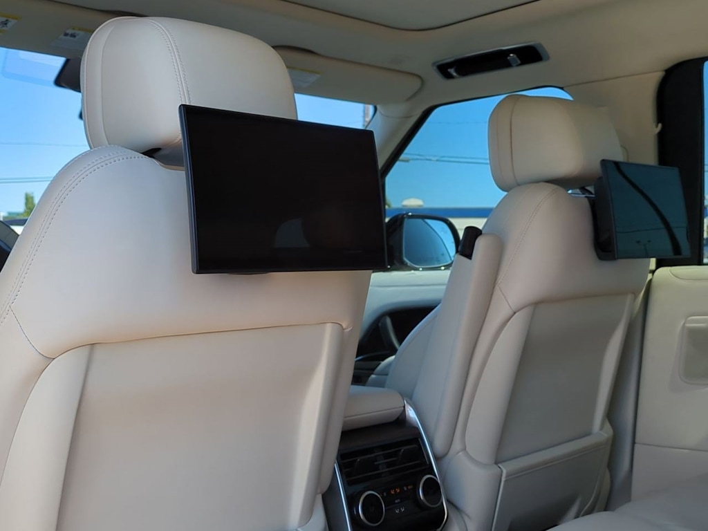 Thumbnail: 2023 Land Rover Range Rover - 24