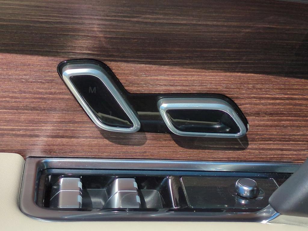Thumbnail: 2023 Land Rover Range Rover - 23