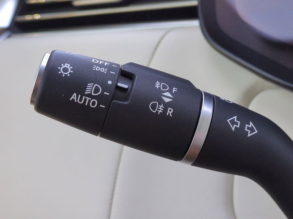 Thumbnail: 2023 Land Rover Range Rover - 16