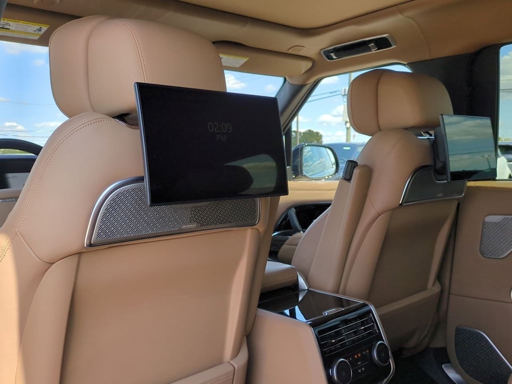 Thumbnail: 2024 Land Rover Range Rover - 10