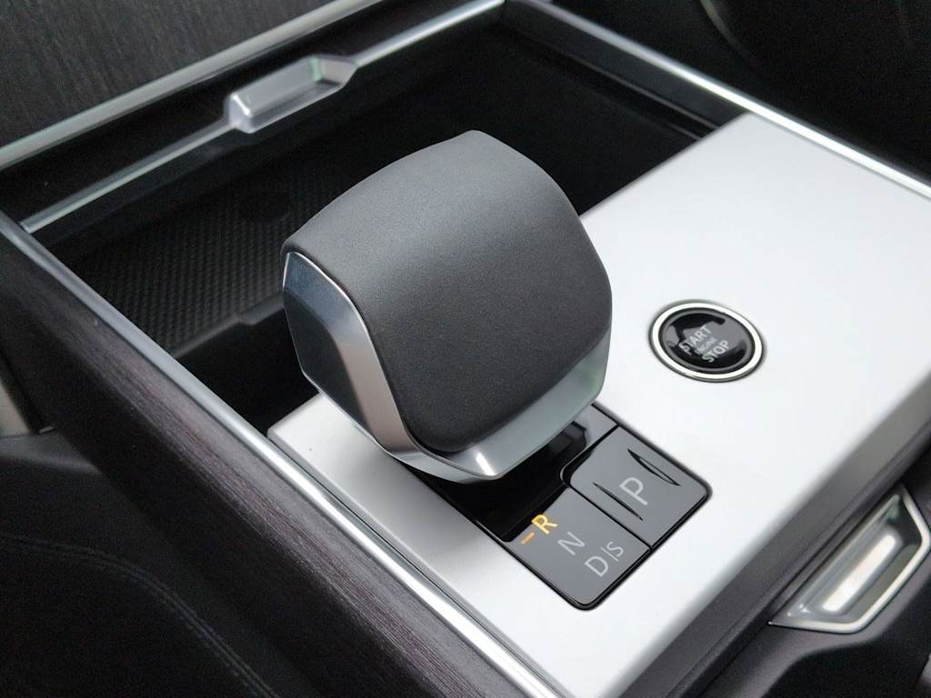Thumbnail: 2026 Land Rover Range Rover - 16