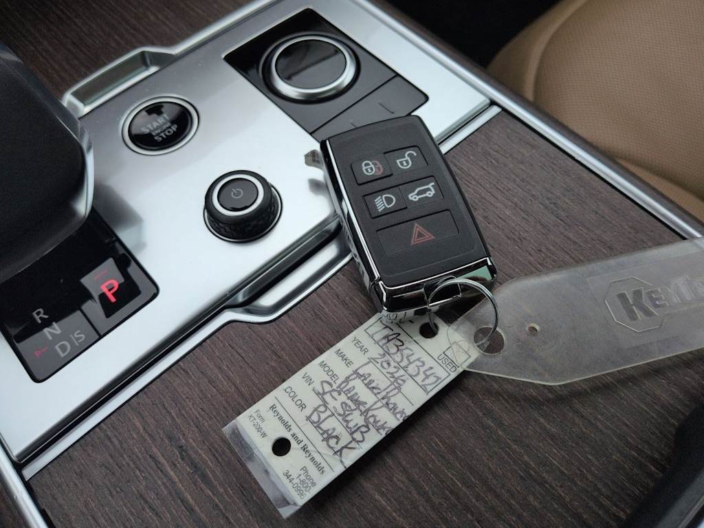 Thumbnail: 2023 Land Rover Range Rover - 19