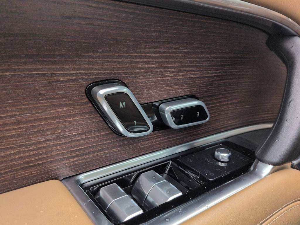 Thumbnail: 2023 Land Rover Range Rover - 26