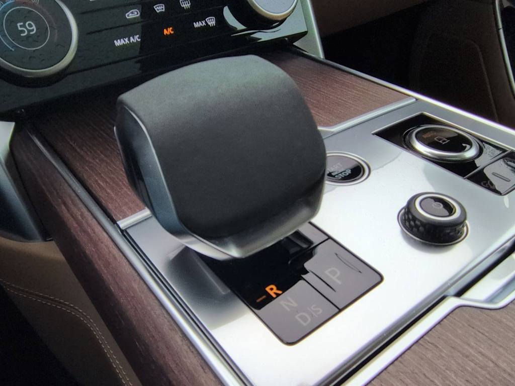 Thumbnail: 2023 Land Rover Range Rover - 16