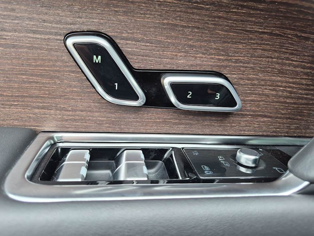 Thumbnail: 2023 Land Rover Range Rover - 26