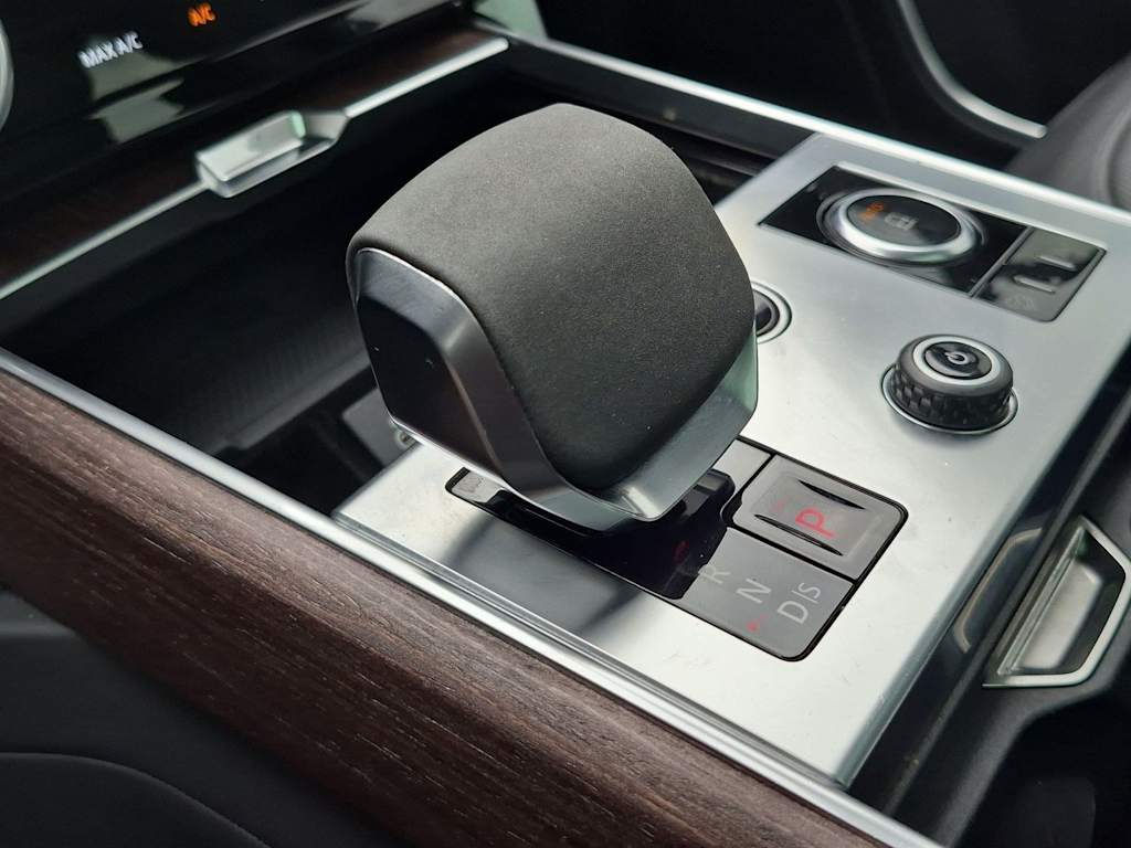 Thumbnail: 2023 Land Rover Range Rover - 37