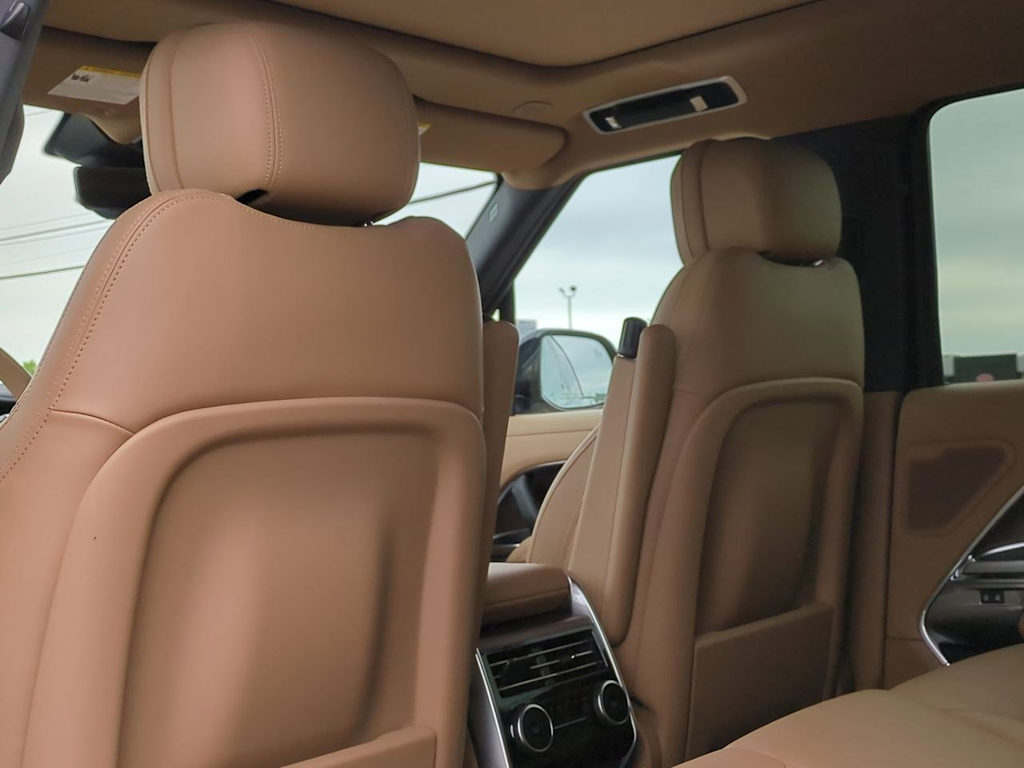 Thumbnail: 2025 Land Rover Range Rover - 10
