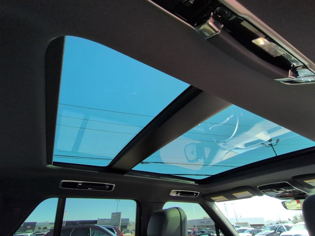 Thumbnail: 2025 Land Rover Range Rover - 28