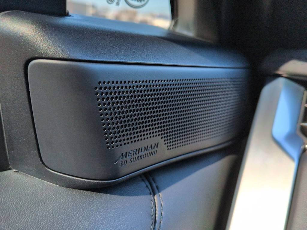 Thumbnail: 2025 Land Rover Range Rover - 19