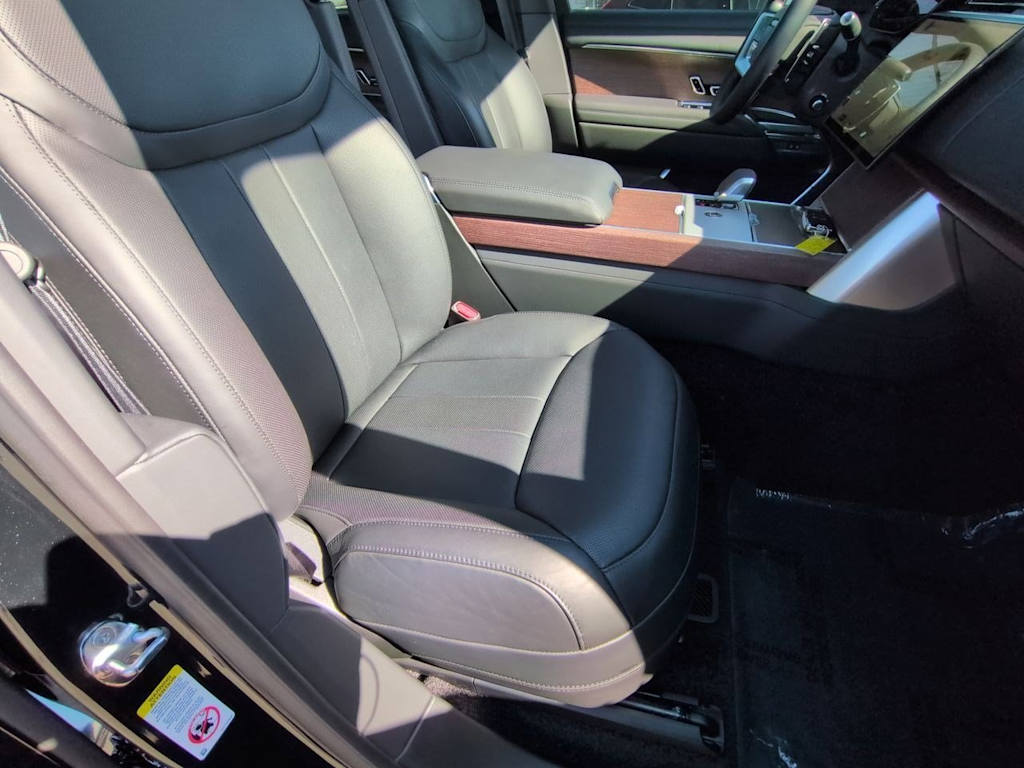 Thumbnail: 2025 Land Rover Range Rover - 29