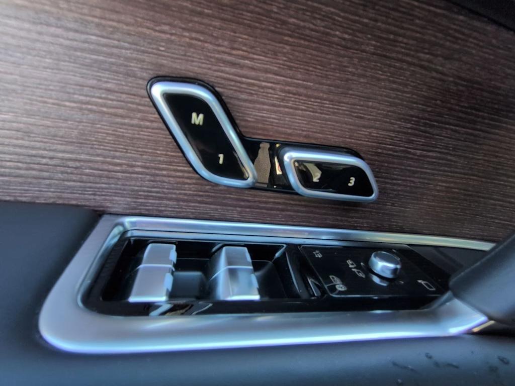 Thumbnail: 2025 Land Rover Range Rover - 25