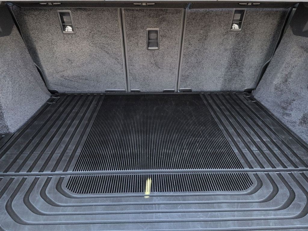 Thumbnail: 2025 Land Rover Range Rover - 17